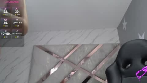 Mia online show from 04-25-26, 01:41