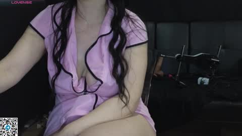 Snapshot of mia_g0ld chatting on 11-21-25, 12:21 Golden ones online show from 11-21-25, 12:21