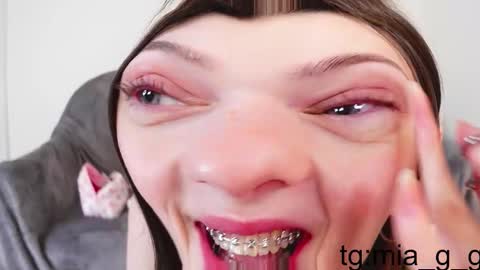 Mia online show from 12-04-25, 06:55