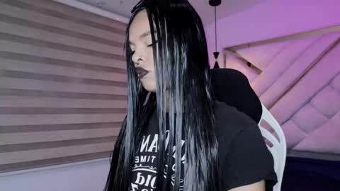 Mia online show from 04-29-26, 04:16