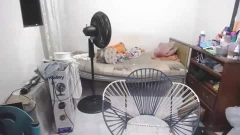 izzy online show from 12-16-25, 02:05