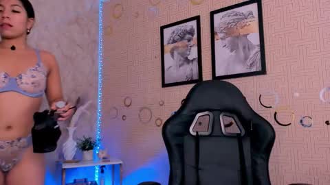 Mia online show from 03-06-26, 06:37