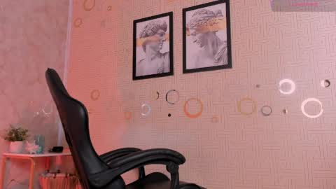 Mia online show from 04-25-26, 01:41