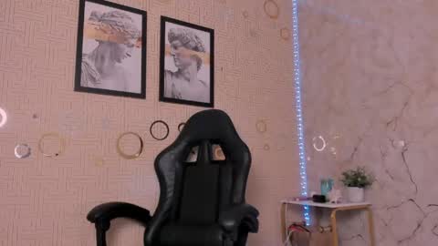 Snapshot of mia_gothzx chatting on 05-10-26, 12:32 Mia online show from 05-10-26, 12:32