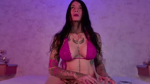 mia_hill1_ online show from 07-04-26, 08:15