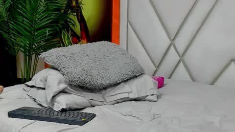 mia_kleim1 online show from 03-12-26, 12:50