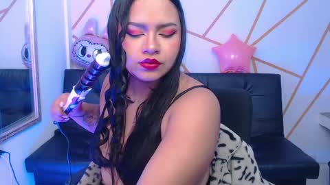 Snapshot of mia_kraviz chatting on 05-20-26, 12:44 mia_kraviz online show from 05-20-26, 12:44
