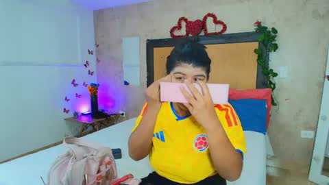 MIALOPEZ      .     Y      .      online show from 07-07-26, 11:03