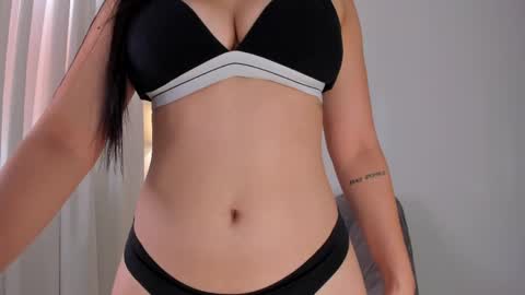 MIA LOVE   online show from 04-16-26, 09:26