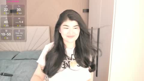 Mia 3 online show from 06-13-26, 11:19