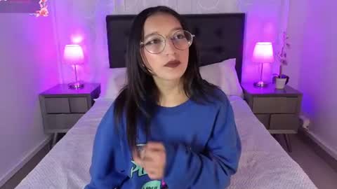 Mia online show from 07-18-26, 11:08