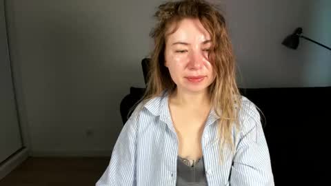 Mia online show from 02-25-26, 07:29