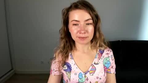 Mia online show from 04-23-26, 01:24