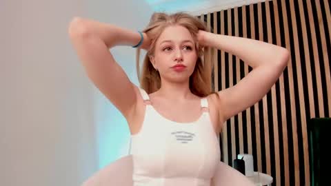 Snapshot of mia_meows chatting on 02-23-25, 02:25 Mia here Appreciate your support online show from 02-23-25, 02:25