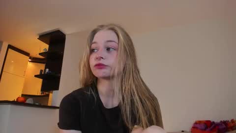Snapshot of mia_meows chatting on 10-07-25, 11:07 Mia here Appreciate your support online show from 10-07-25, 11:07