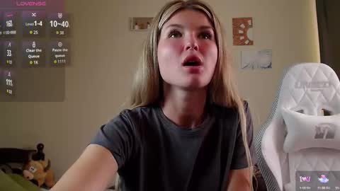 Snapshot of mia_mils chatting on 09-12-25, 02:50 online show from 09-12-25, 02:50