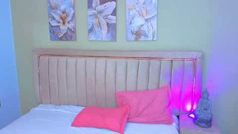 Mia online show from 03-30-26, 12:28