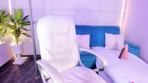 Mia online show from 01-10-26, 12:29