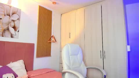 Mia Nevaeh - follow me online show from 10-19-25, 08:09