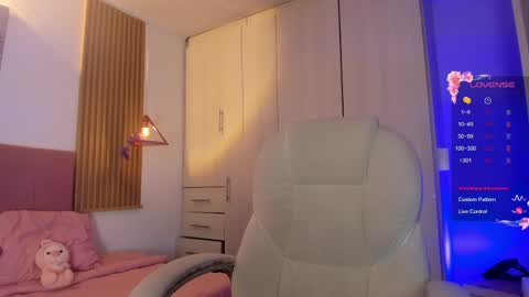 Mia Nevaeh - follow me online show from 04-11-26, 08:13