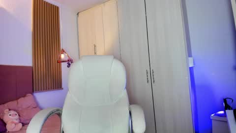 Snapshot of mia_nevaeh chatting on 05-19-26, 03:40 Mia Nevaeh - follow me online show from 05-19-26, 03:40