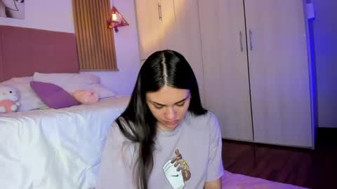 Snapshot of mia_nevaeh chatting on 05-31-26, 06:09 Mia Nevaeh - follow me online show from 05-31-26, 06:09