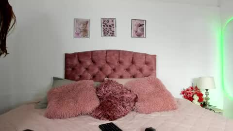 mia_nova5 online show from 06-07-26, 11:58