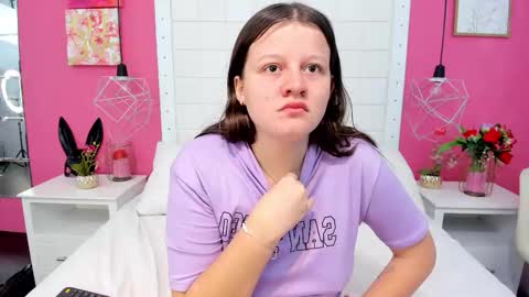 Snapshot of mia_parker02 chatting on 12-03-25, 12:58 Mia online show from 12-03-25, 12:58