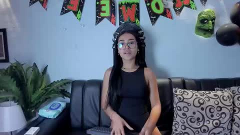mia_petite72 online show from 10-06-25, 11:24