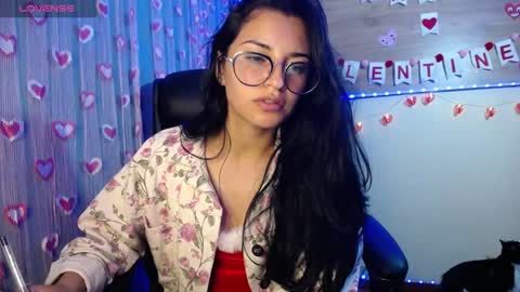 Snapshot of mia_petitebaby chatting on 02-07-25, 03:01  Ma  online show from 02-07-25, 03:01