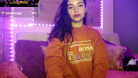 Snapshot of mia_petitebaby chatting on 03-09-25, 02:18  Ma  online show from 03-09-25, 02:18