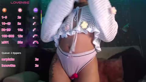 Snapshot of mia_petitebaby chatting on 09-19-25, 03:30  Ma  online show from 09-19-25, 03:30