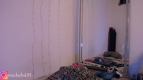 mia reys online show from 02-02-25, 04:54