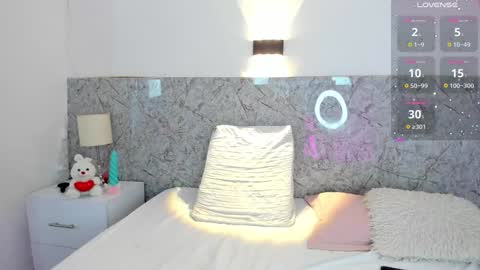 Mia online show from 01-12-25, 12:44