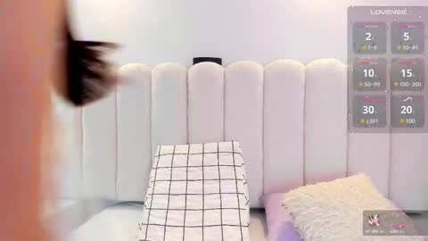 Mia online show from 02-21-25, 12:28