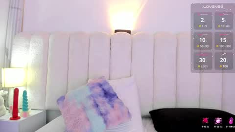 Mia online show from 03-08-25, 03:24