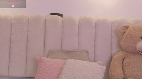 Snapshot of mia_rom chatting on 05-20-26, 12:22 Mia online show from 05-20-26, 12:22