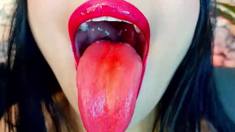 Snapshot of mia_roux1 chatting on 11-12-25, 07:03 Mia online show from 11-12-25, 07:03