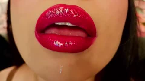 Snapshot of mia_roux1 chatting on 11-23-25, 05:18 Mia online show from 11-23-25, 05:18