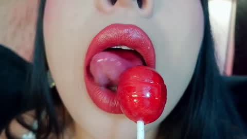 Mia online show from 02-25-26, 12:20