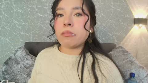 Snapshot of mia_roux13 chatting on 01-05-25, 07:28 Mia Roux online show from 01-05-25, 07:28