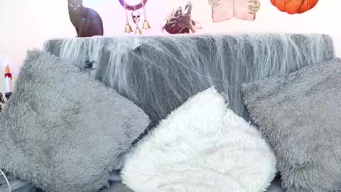 Snapshot of mia_roux13 chatting on 10-16-25, 07:48 Mia Roux online show from 10-16-25, 07:48