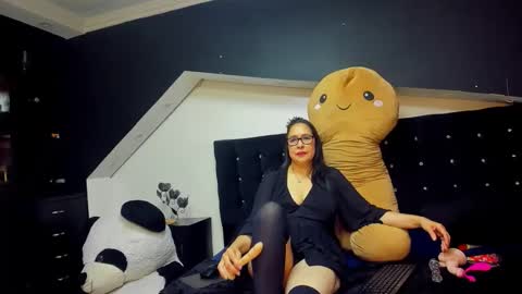 mia_simmons_ online show from 04-28-26, 07:08