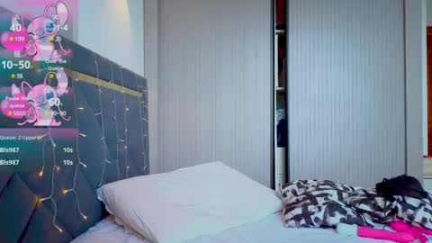 Mia online show from 03-04-25, 09:51