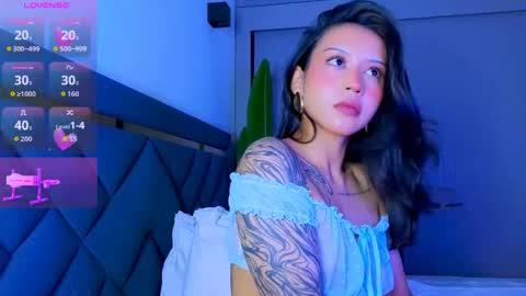 Snapshot of mia_sirenia chatting on 05-31-26, 01:40 Mia online show from 05-31-26, 01:40