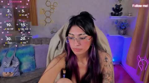 Snapshot of mia_smoke_ chatting on 05-28-26, 06:43 Mia online show from 05-28-26, 06:43