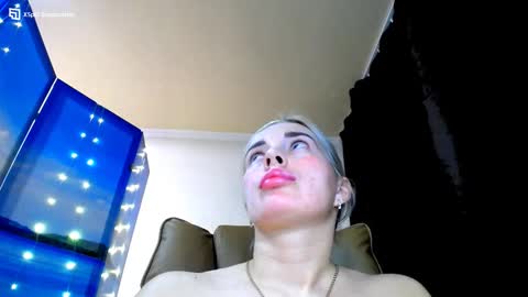 Snapshot of mia_sunnyy chatting on 01-19-25, 11:32 Mia. online show from 01-19-25, 11:32