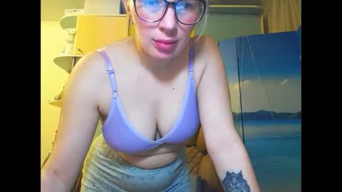 Snapshot of mia_sunnyy chatting on 11-14-25, 09:35 Mia. online show from 11-14-25, 09:35