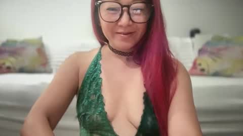 Snapshot of mia_temptress chatting on 09-27-25, 05:40 Mia online show from 09-27-25, 05:40