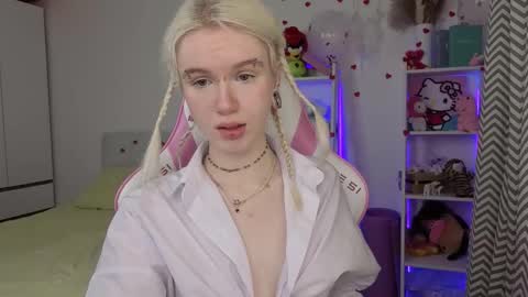 Mia online show from 02-21-26, 03:18